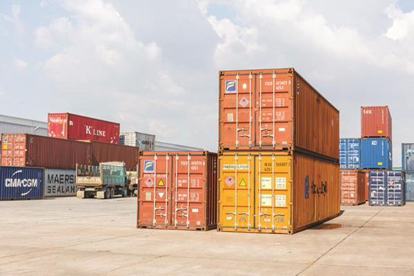 Vỏ container: Nhu cầu tăng nhanh, nguồn thiếu hụt