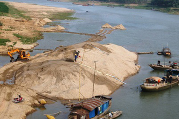Việt Nam cạn kiệt cát vẫn xuất khẩu
